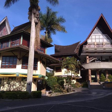 Sapadia Hotel And Cottage Parapat Extérieur photo