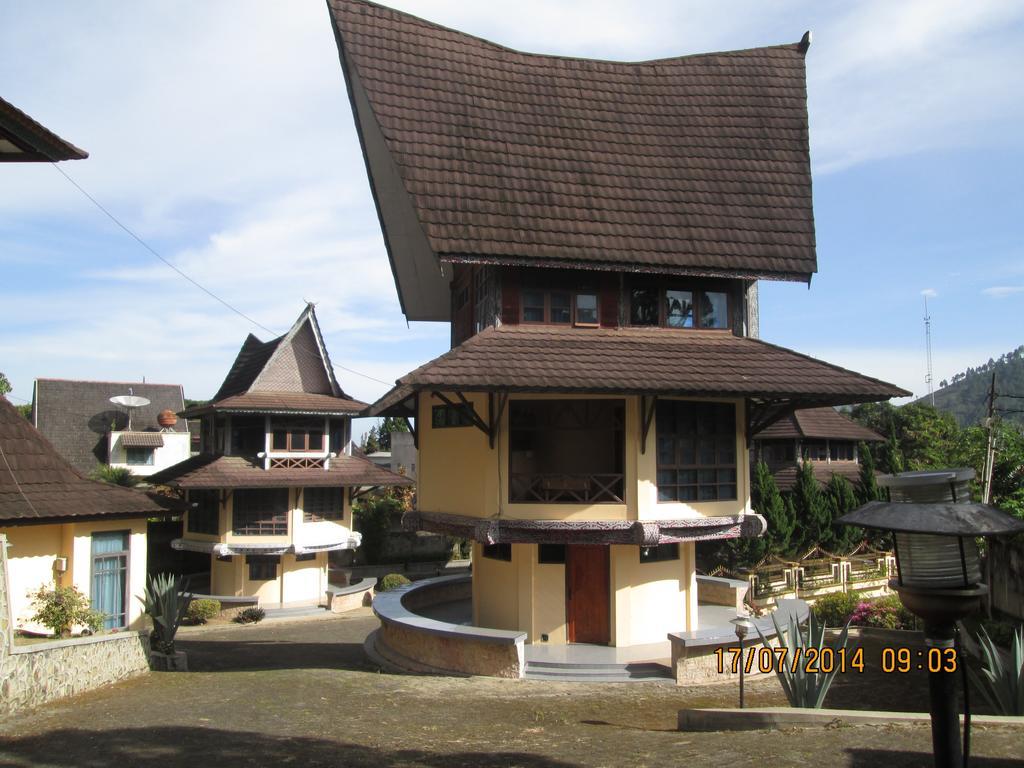Sapadia Hotel And Cottage Parapat Extérieur photo