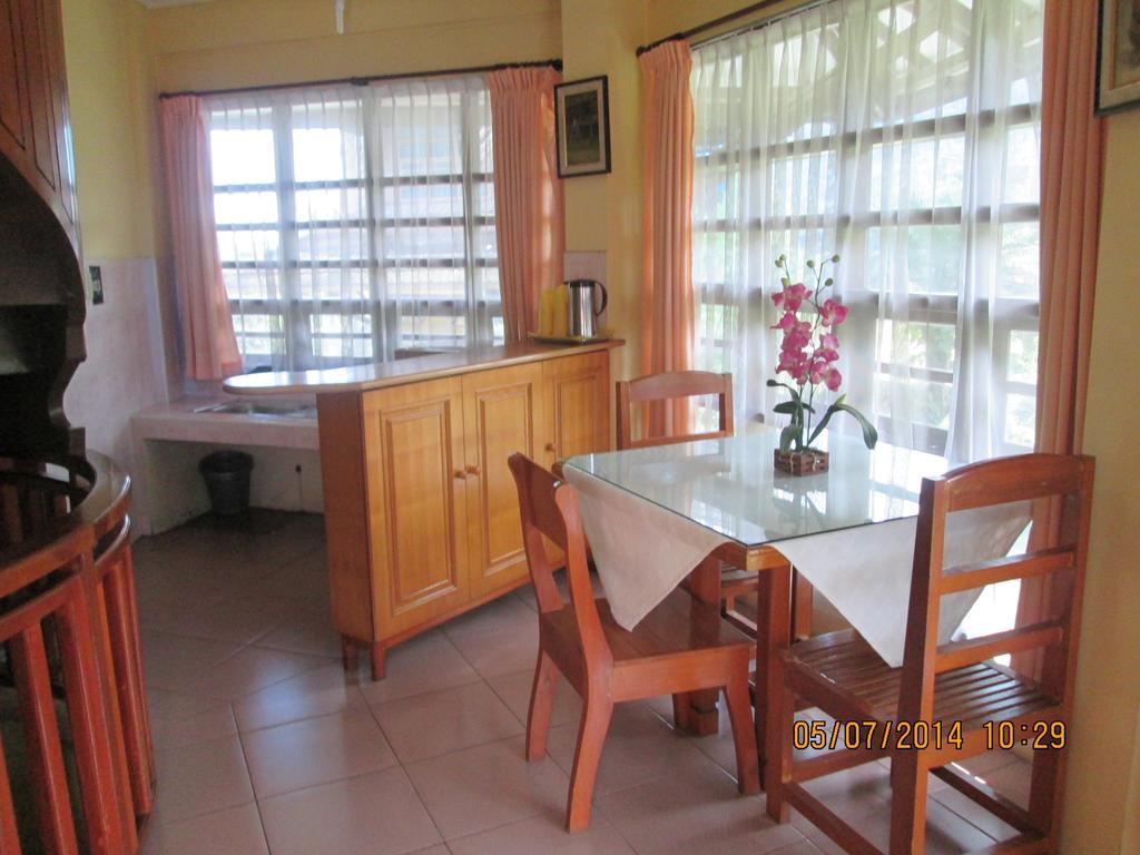 Sapadia Hotel And Cottage Parapat Chambre photo