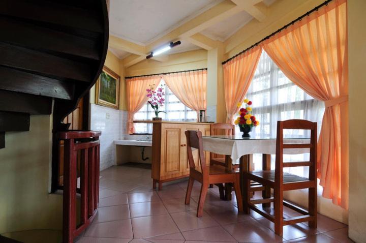 Sapadia Hotel And Cottage Parapat Extérieur photo