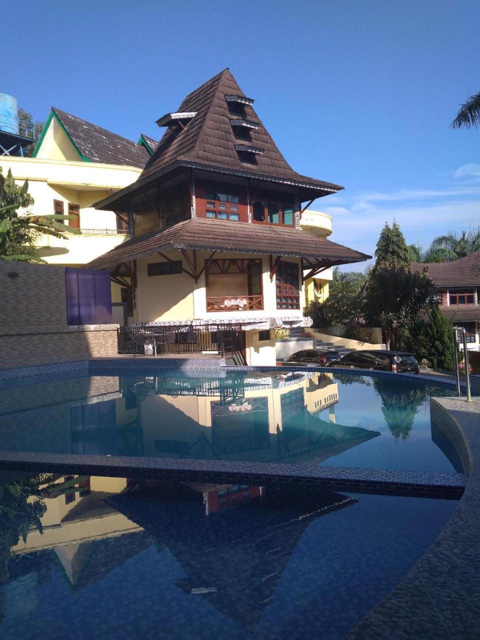 Sapadia Hotel And Cottage Parapat Extérieur photo
