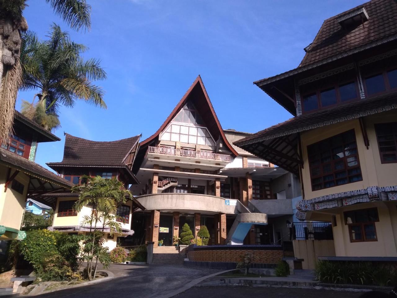Sapadia Hotel And Cottage Parapat Extérieur photo